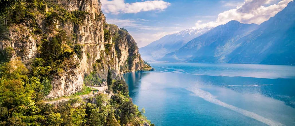 lake-garda-mountains-and-water-italy