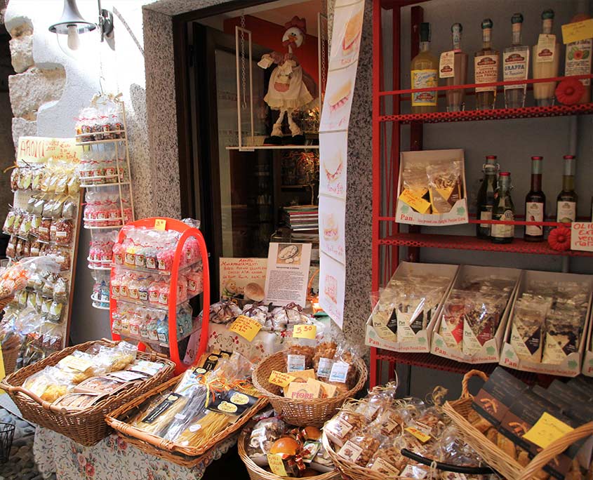 isola-dei-pescatri-shopping